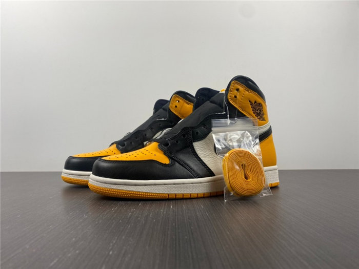 Jordan1 Retro high OG  555088-711