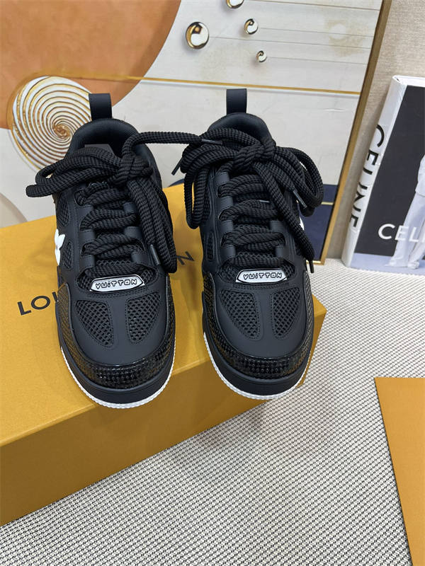 LV043
