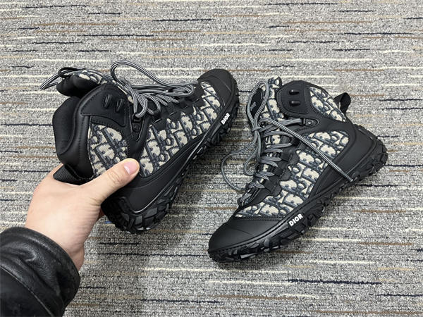 Dior B28