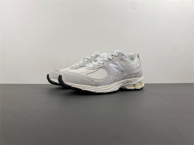 new balance NB 2002