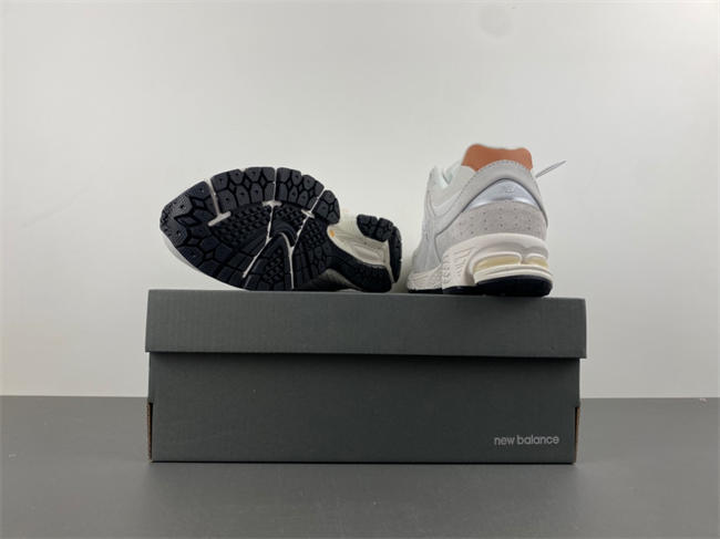 new balance NB 2002