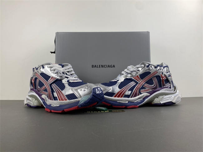 7.5 Balenciaga Runner