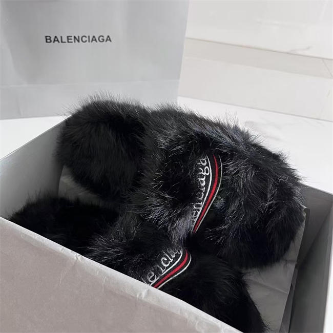 BLCG SLIPPERS