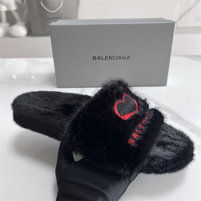 BLCG SLIPPERS