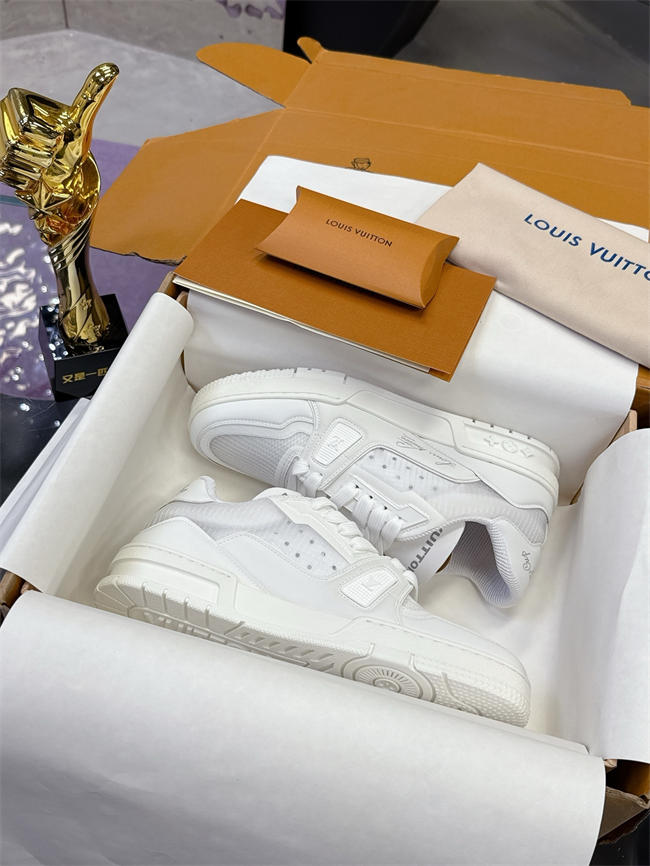 Lv Trainer Sneaker
