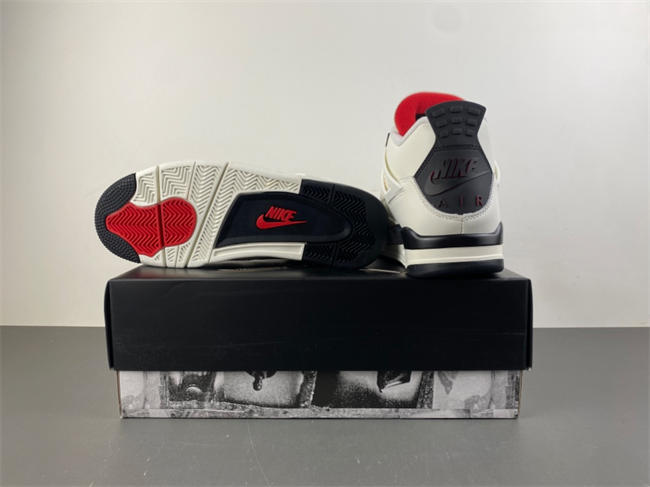 Air Jordan 4“Flight Club”  Sail/Black-University Red